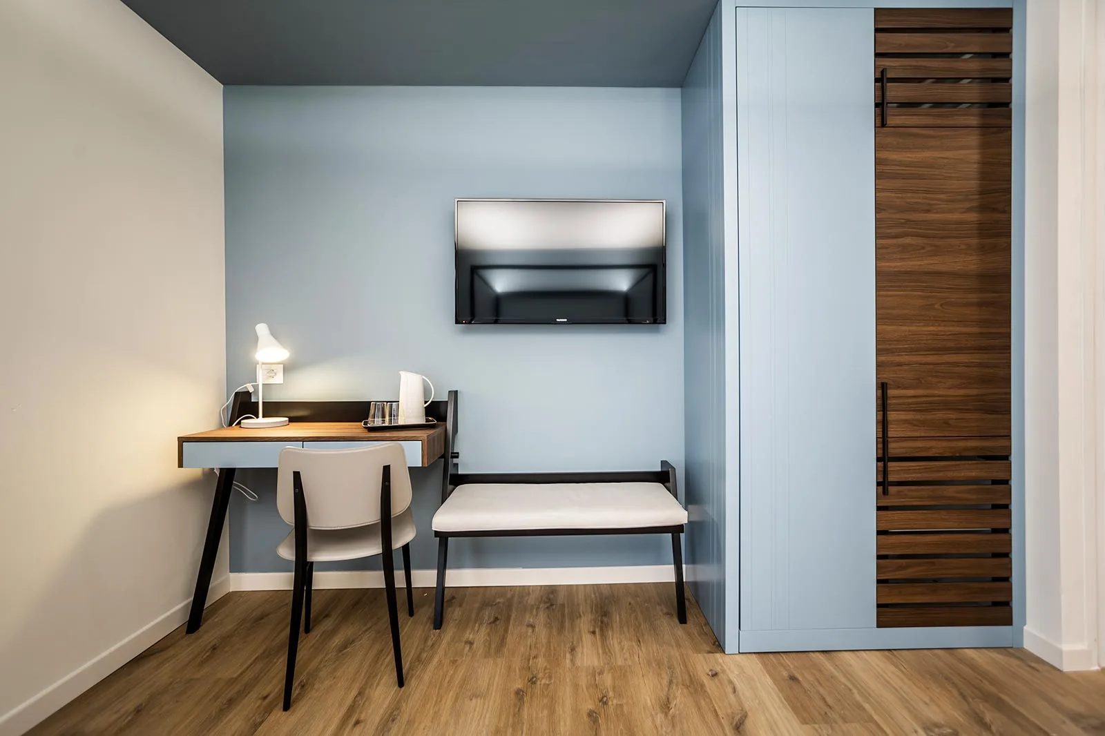 arredamento agriturismo camera arredo dettaglio custom blu