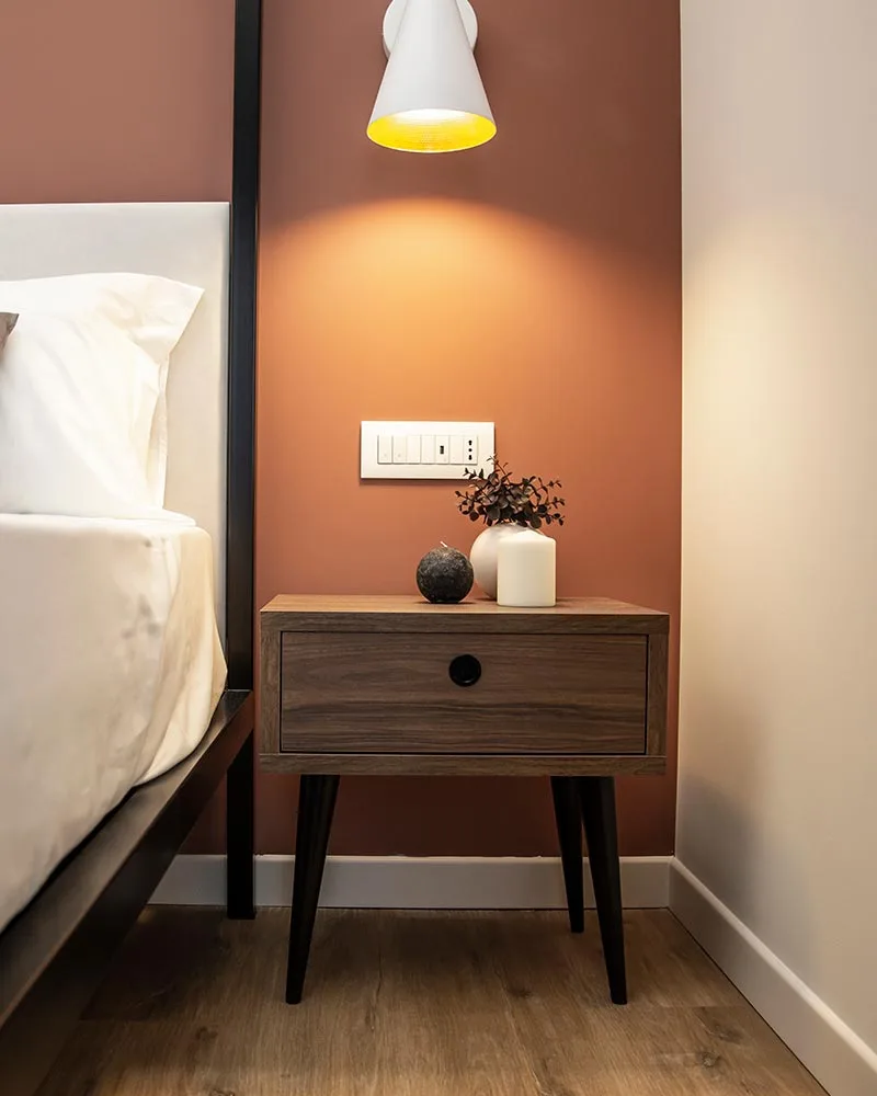 arredamento agriturismo camera arredo rosso comodino