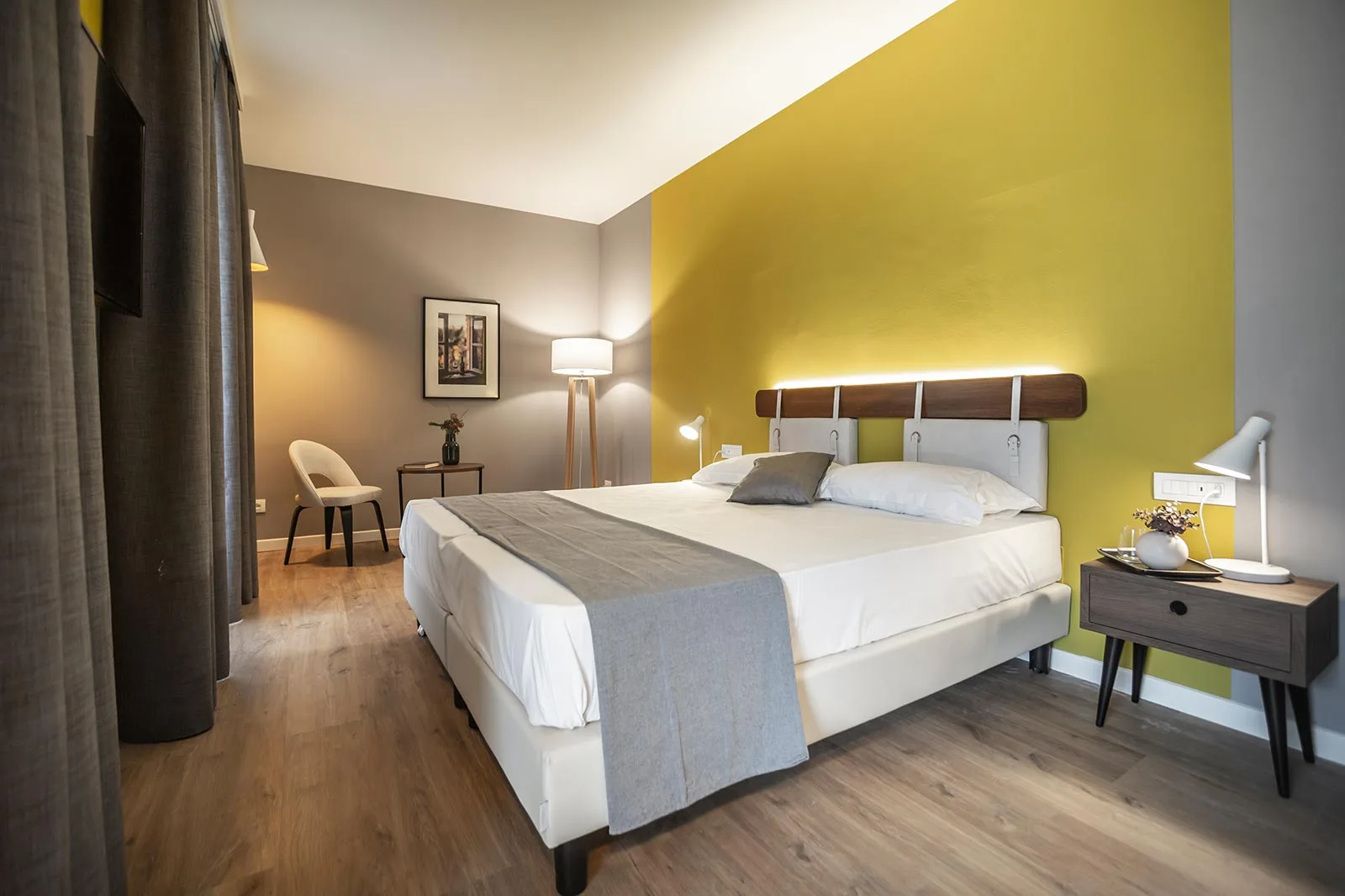 arredamento agriturismo camera arredo pitture giallo