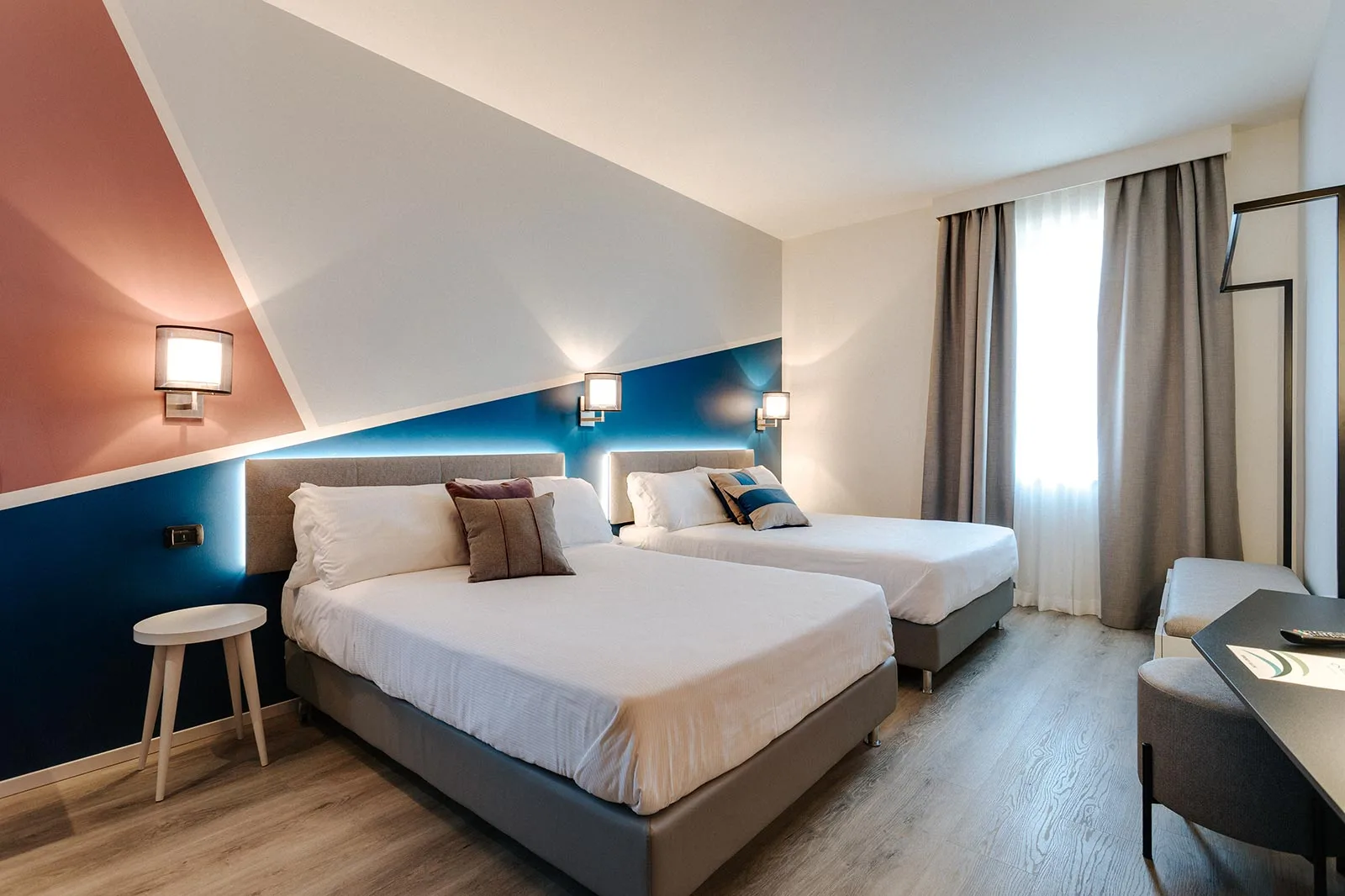 arredamento hotel geometrie colore generale camera