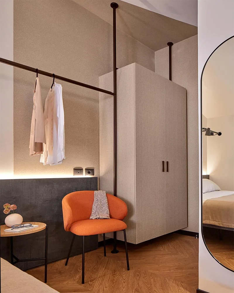 arredamento hotel minimal neutro dettagli colore