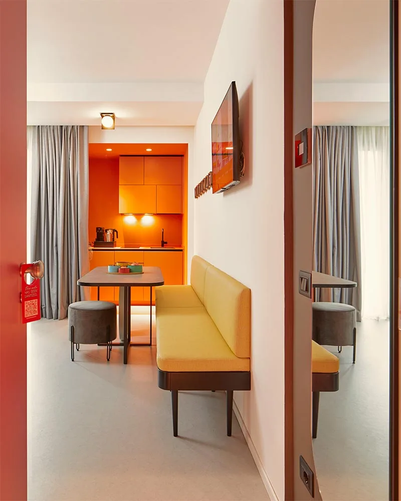 hotel demo arredamento camera zona giorno