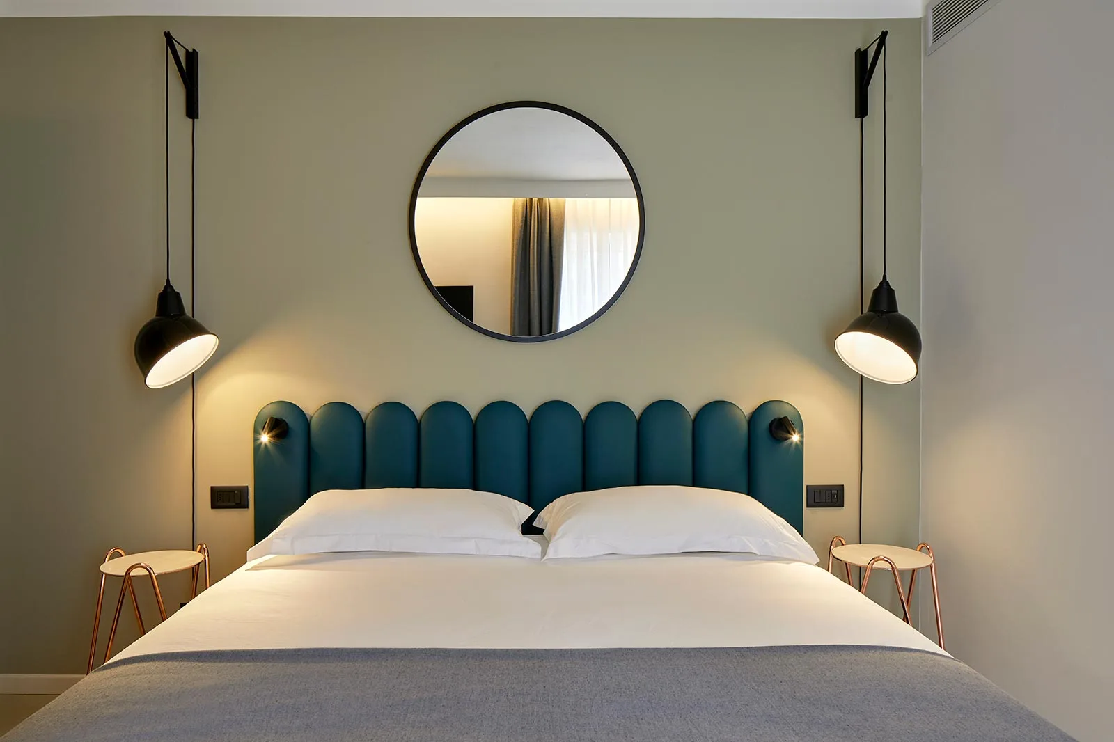 arredamento hotel garda lago particolare testata letto