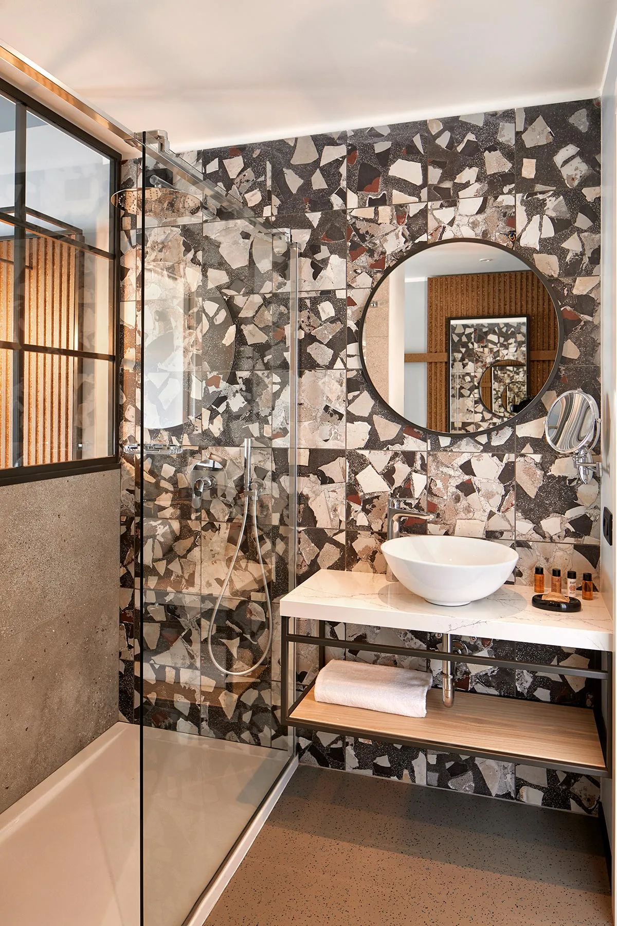 arredamento hotel garden bagno materiali colori