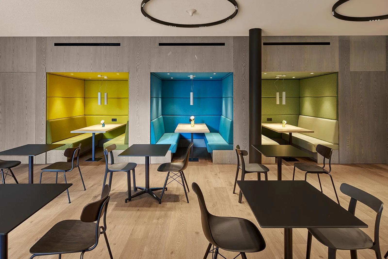 arredamento realizzazione hotel design spazi comuni colore