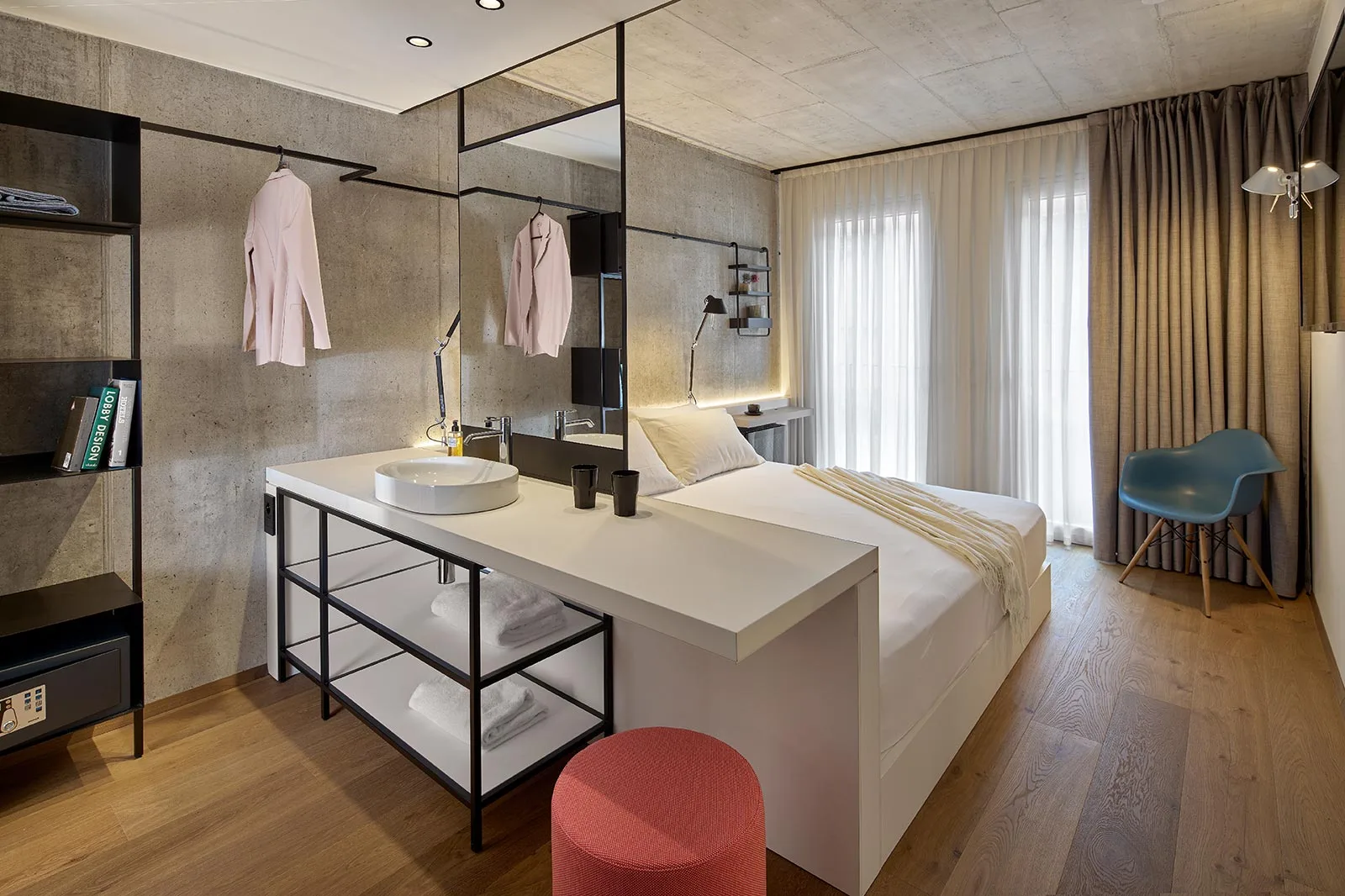 arredamento realizzazione hotel design camera arredo completo