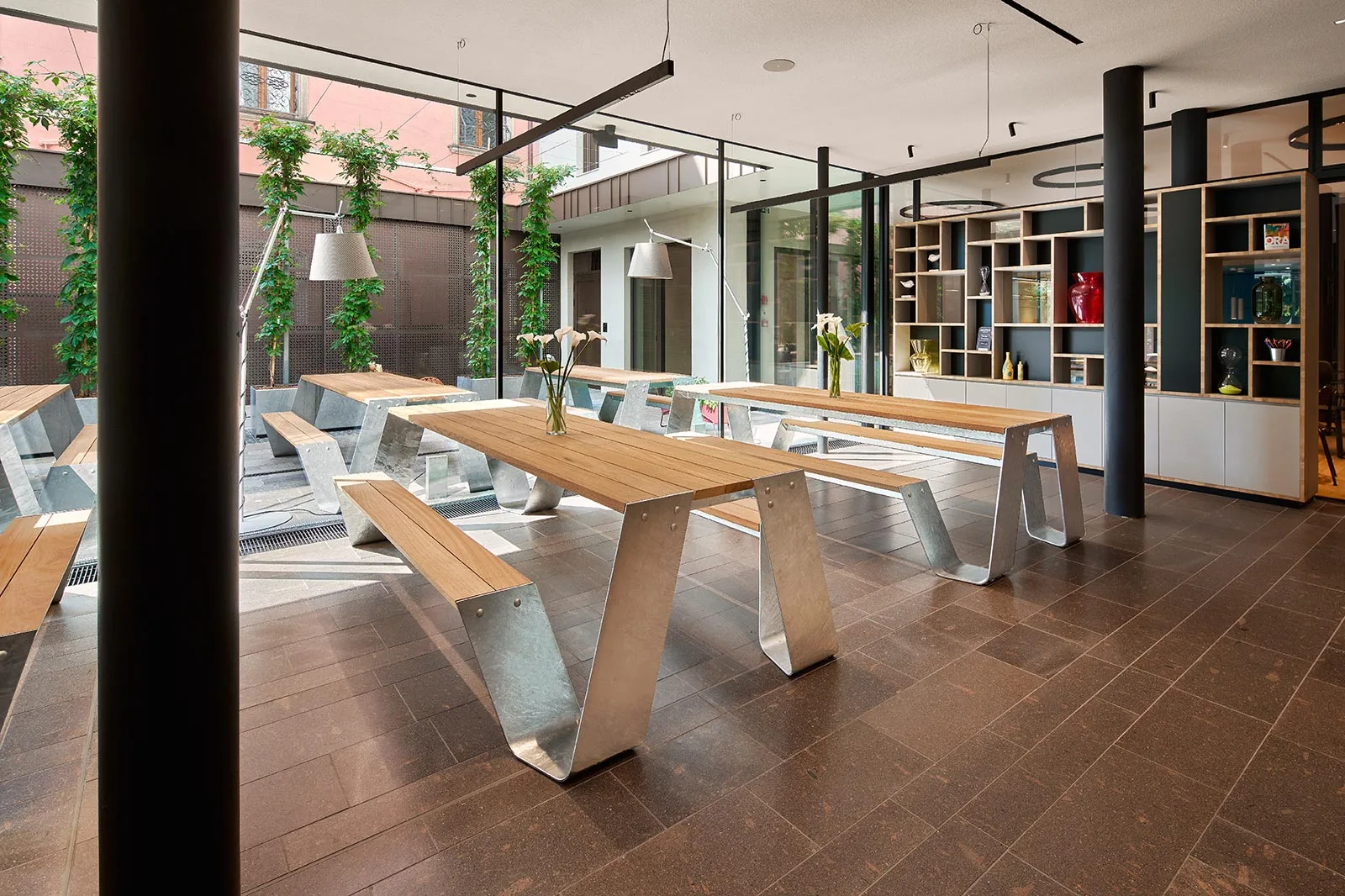 arredamento realizzazione hotel design panche tavoli spazi comuni