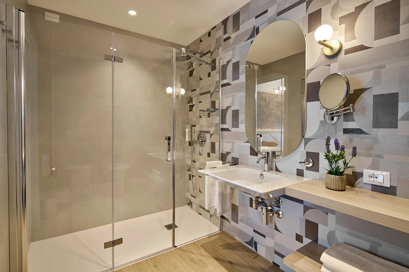 arredamento hotel bagno rivestimenti arredo illuminazione su misura