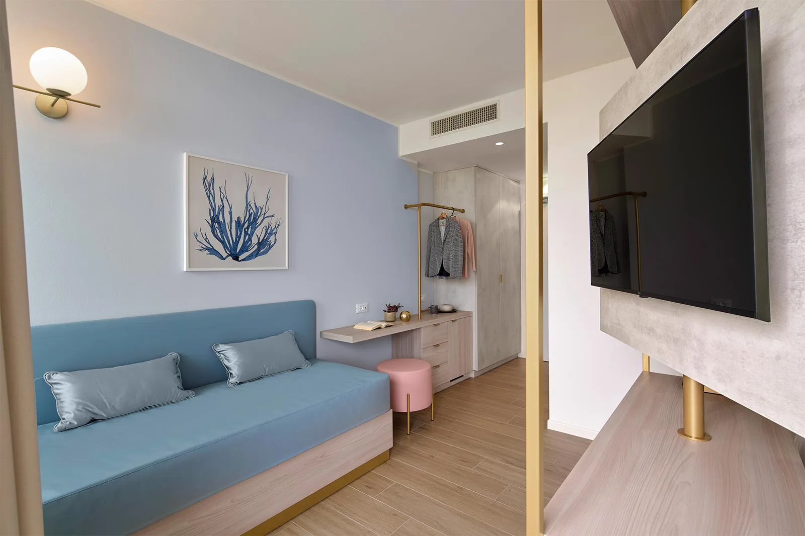 arredamento hotel camera completa stile marino salottino