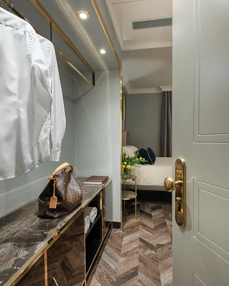 arredamento hotel albergo classico moderno lusso ingresso appenderla