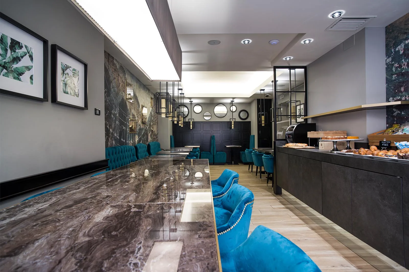 arredamento sala colazioni hotel lusso dettaglio tavoli