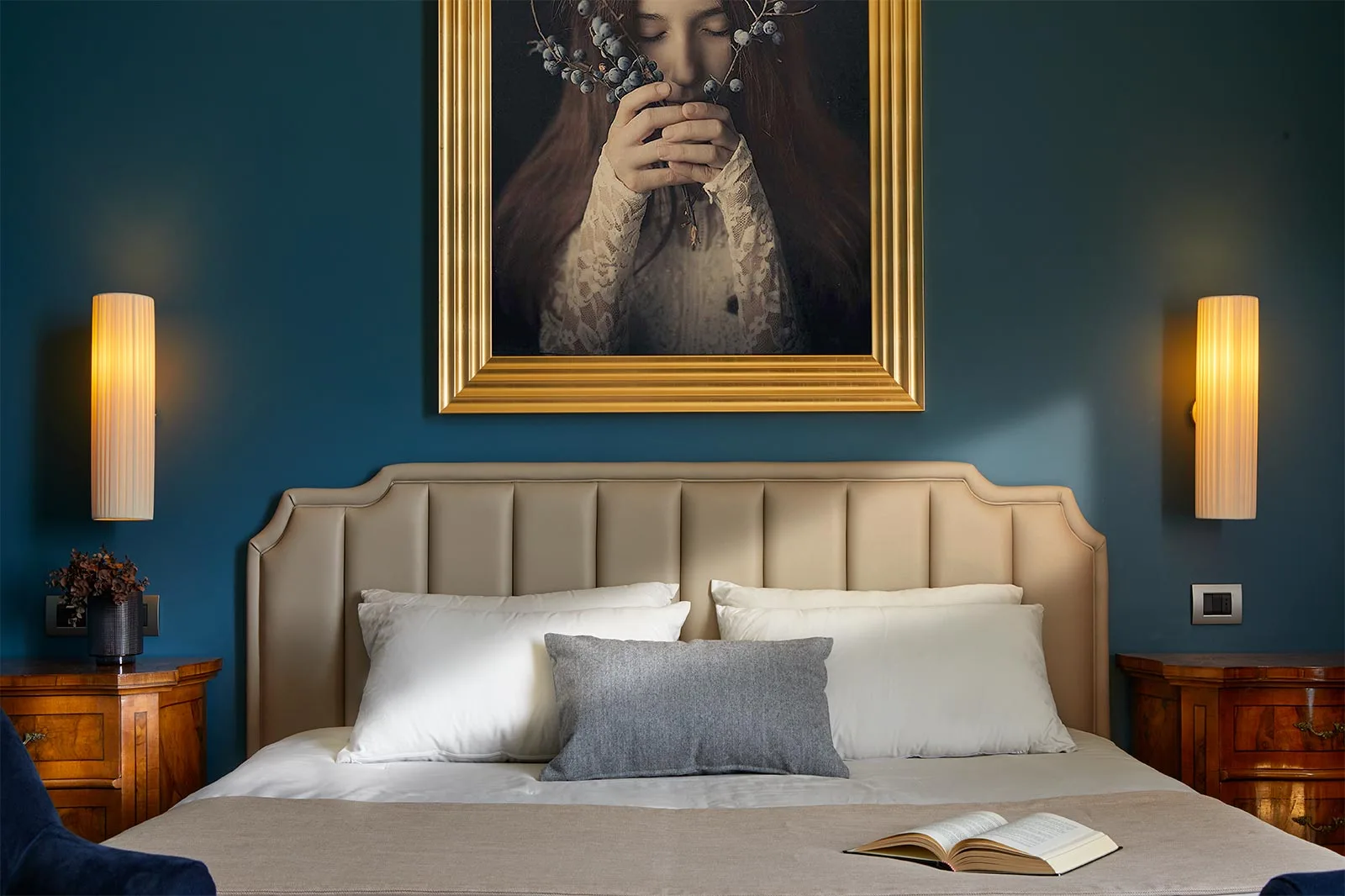 arredamento camere hotel stile classico dettaglio testata