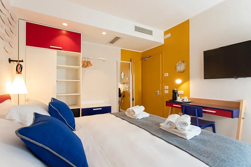 arredamento hotel stile marino vista camera pitture colore