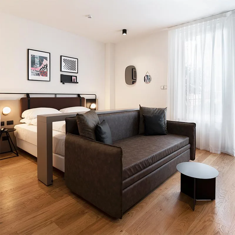 arredamento realizzazione hotel moderno con salottino