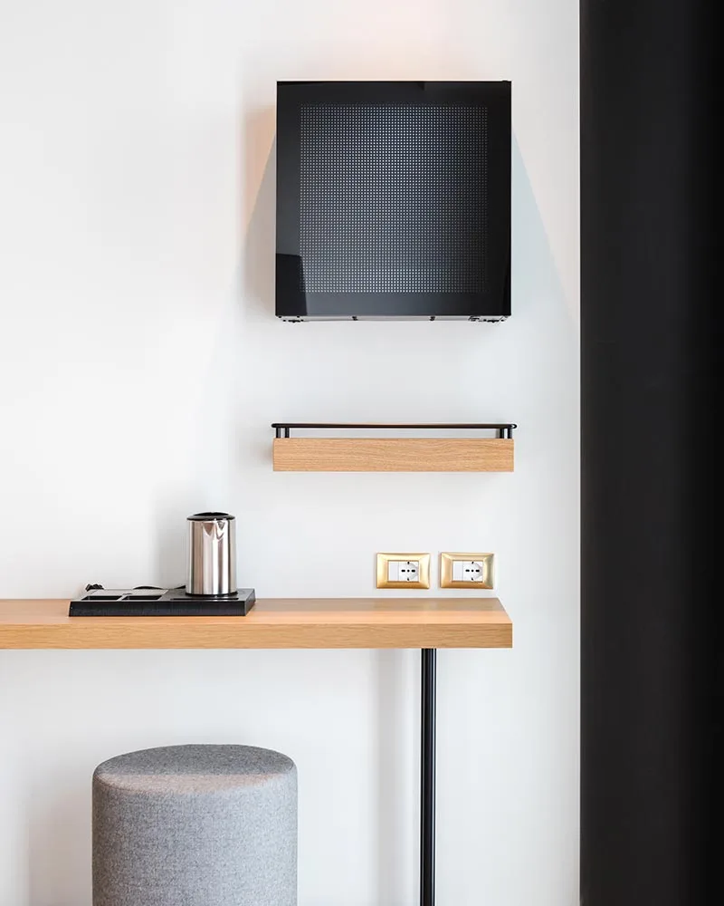 realizzazione management boutique hotel lago minimal dettaglio flynbar