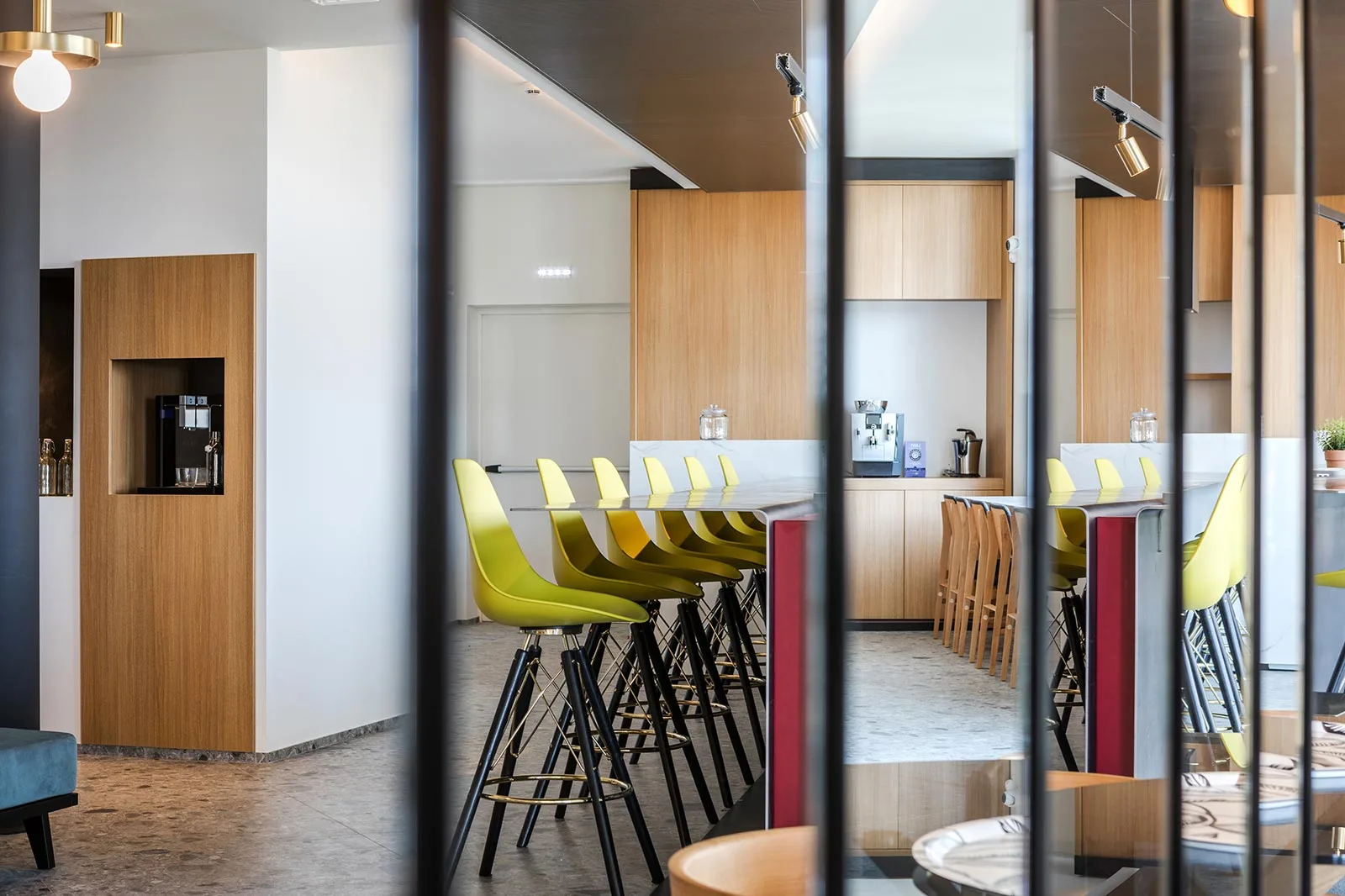 realizzazione management boutique hotel lago minimal spazi comuni dettaglio