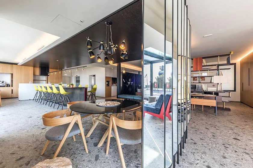 realizzazione management boutique hotel lago minimal dettaglio separa ingresso