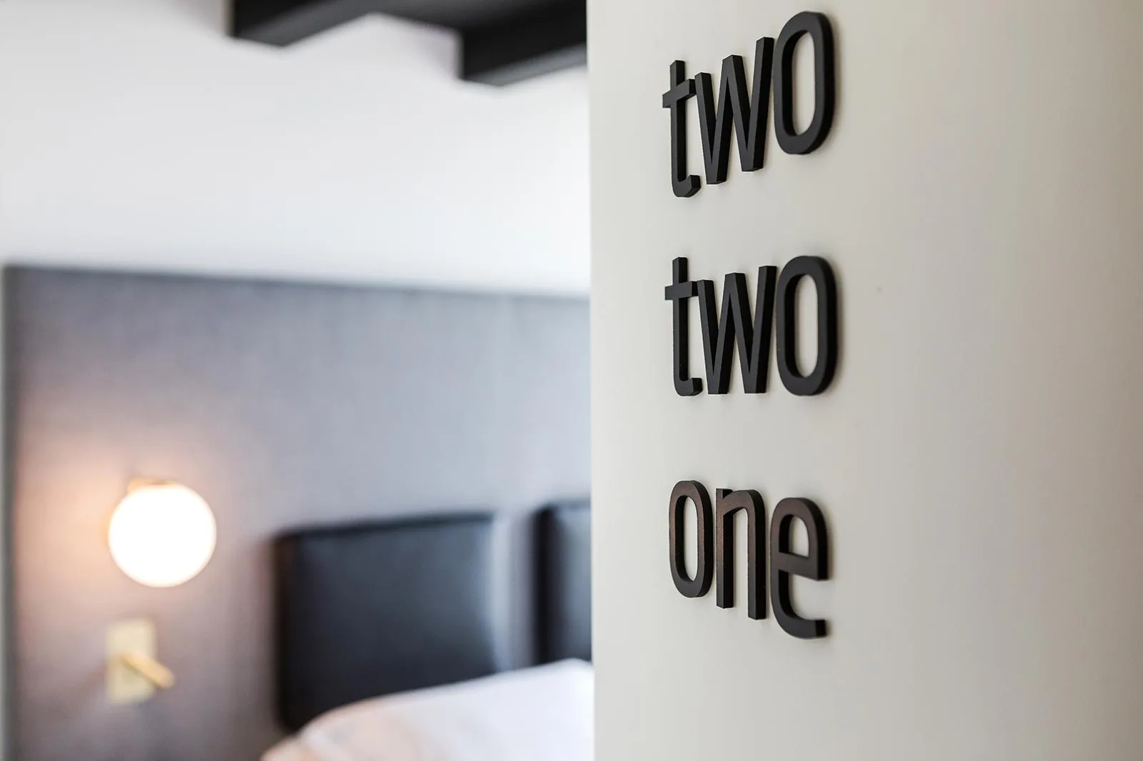 realizzazione management boutique hotel lago minimal numeri camera