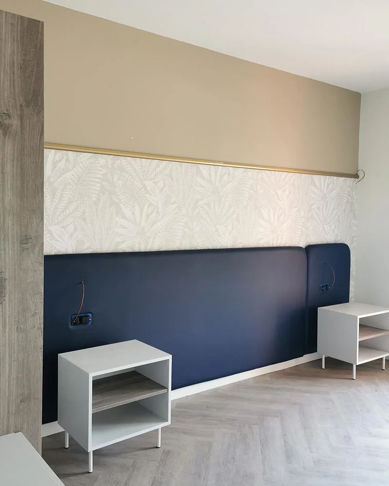 ristrutturazione hotel montaggio arredo carta da parati