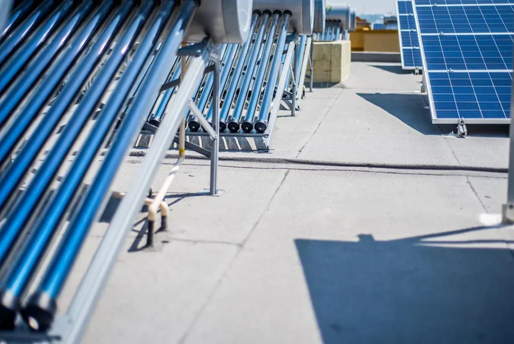 pannelli solari termici e pannelli fotovoltaici per l'efficientamento energetico